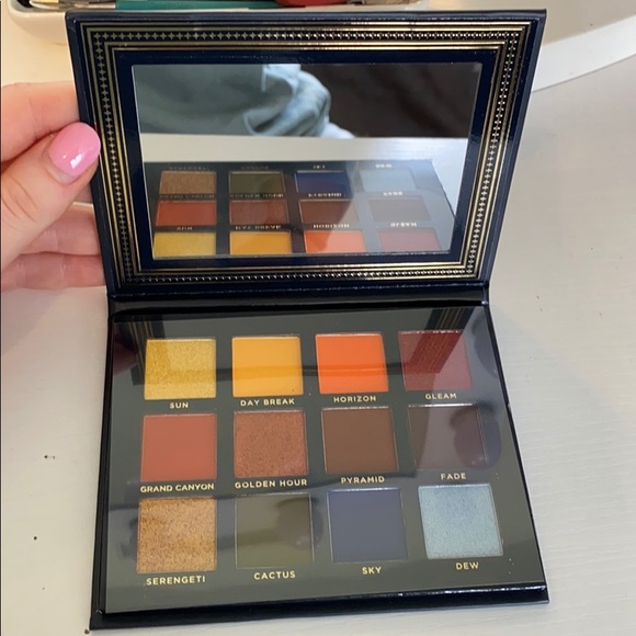 Ace Beaute eyeshadow palette - Picture 2 of 3